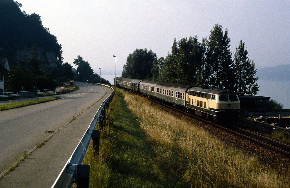 https://www.eisenbahnfotograf.de/datei/August 1986/1130205 DB 215080 Ueberlingen 7.8.1986 E3744.jpg